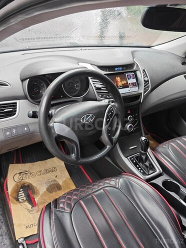 Hyundai Elantra-7