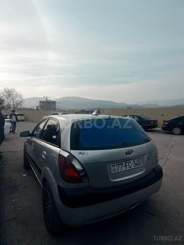 Kia Rio-11
