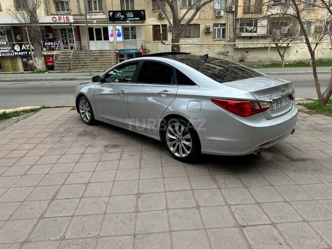 Hyundai Sonata-15