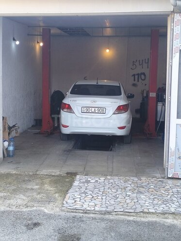 Hyundai Accent-2