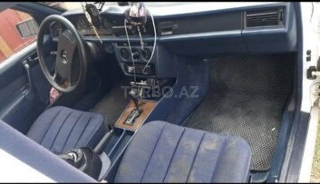 Mercedes 190-2