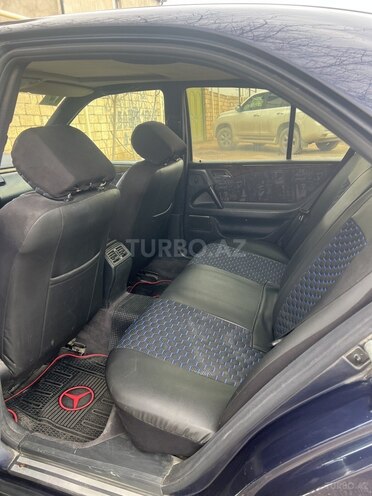 Mercedes E 230-6