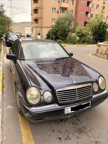 Mercedes E 230-1