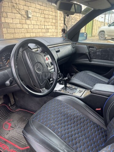 Mercedes E 230-5