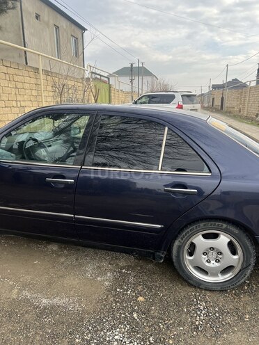 Mercedes E 230-4