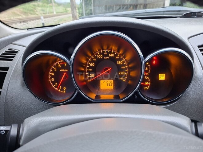 Nissan Altima-13
