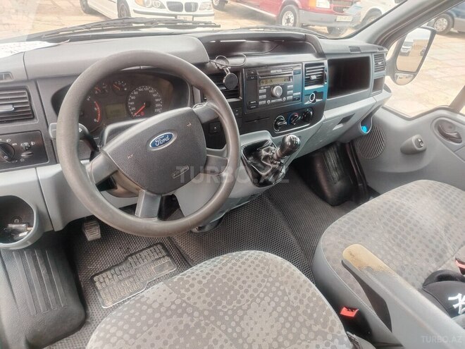 Ford Transit-5
