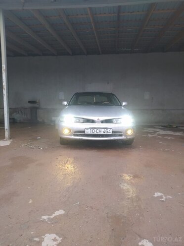 Mitsubishi Galant-1