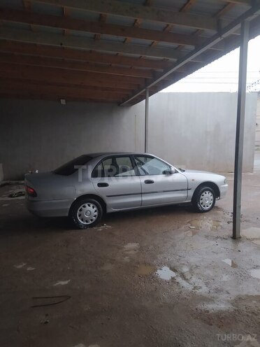 Mitsubishi Galant-3