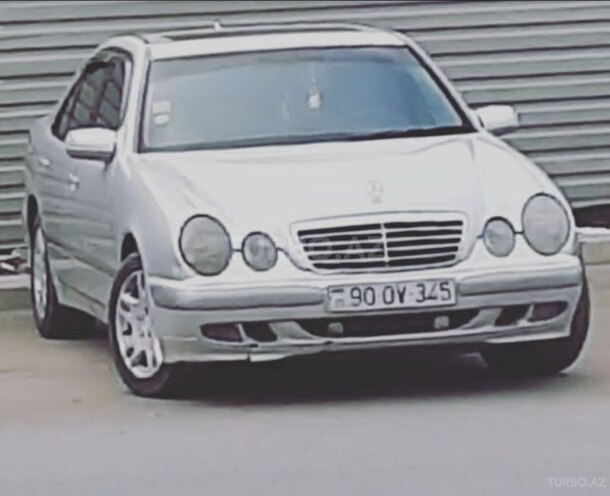 Mercedes E 220-1
