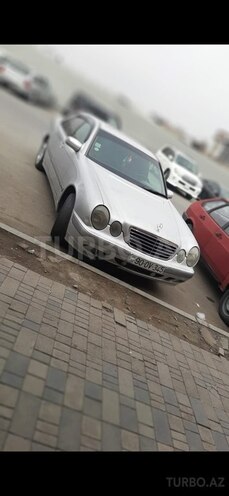Mercedes E 220-2