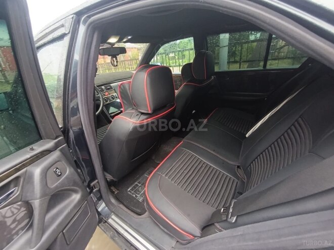 Mercedes E 240-7