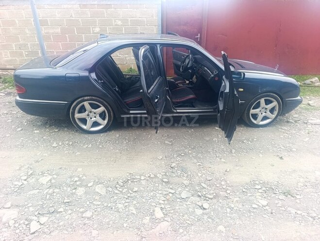 Mercedes E 240-3