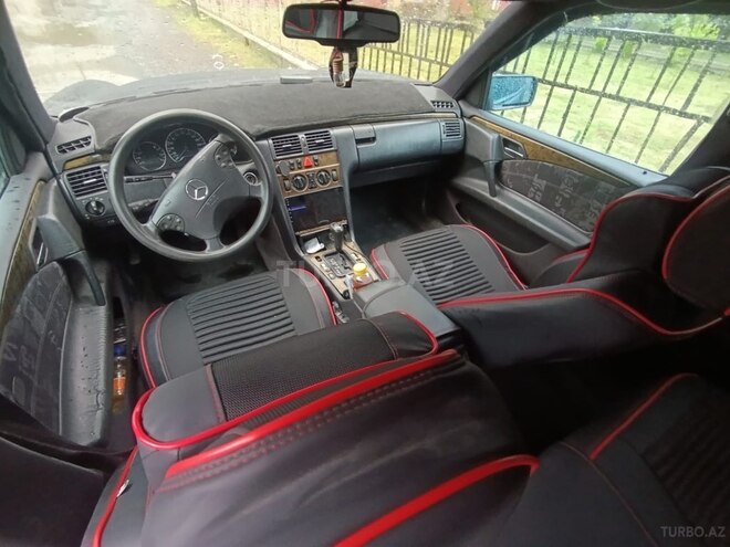 Mercedes E 240-5