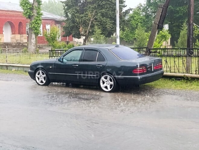 Mercedes E 240-8