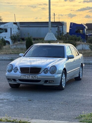 Mercedes E 200-1