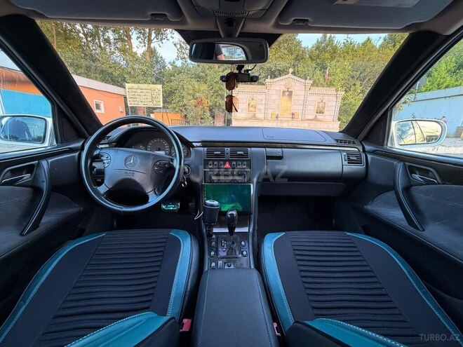 Mercedes E 200-5