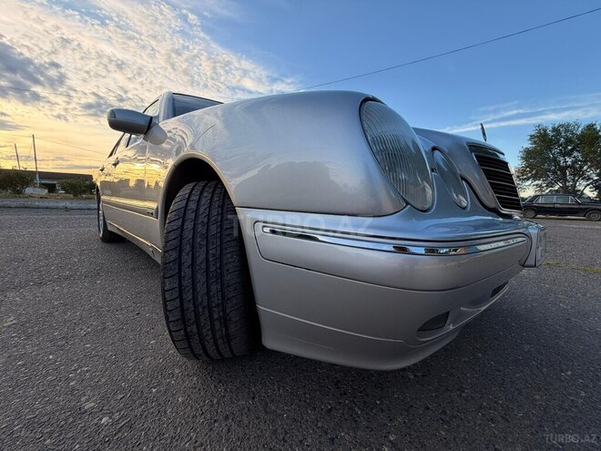 Mercedes E 200-10