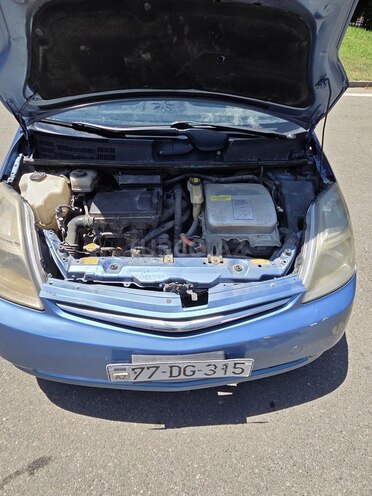 Toyota Prius-12