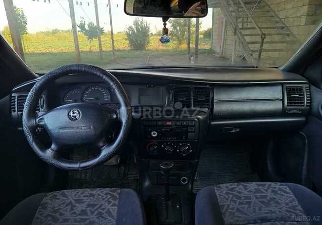 Opel Vectra-12
