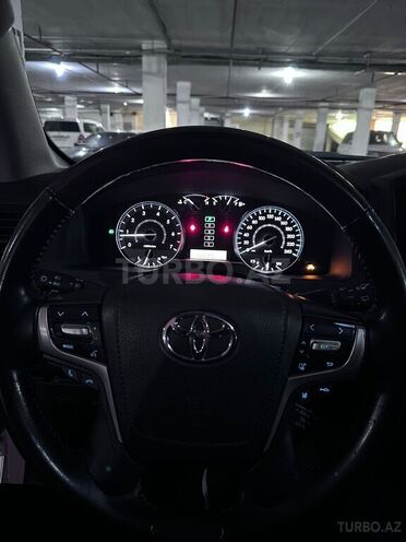 Toyota Land Cruiser-5