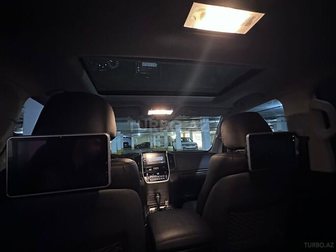 Toyota Land Cruiser-7