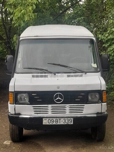 Mercedes 208 D-1