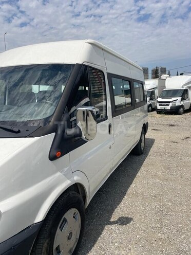Ford Transit-5