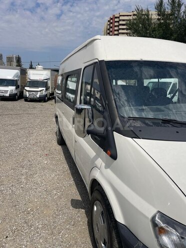 Ford Transit-4