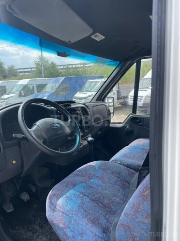 Ford Transit-8