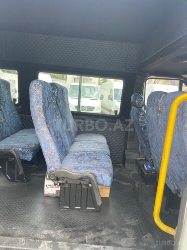 Ford Transit-10