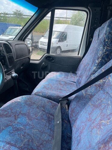 Ford Transit-11
