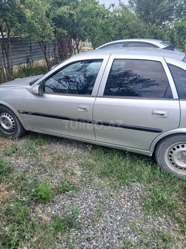 Opel Vectra-4