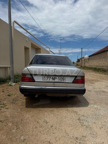 Mercedes 200 E-2