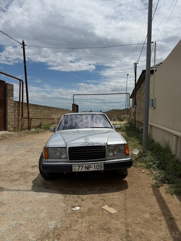 Mercedes 200 E-1