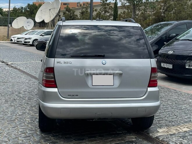 Mercedes ML 320-8