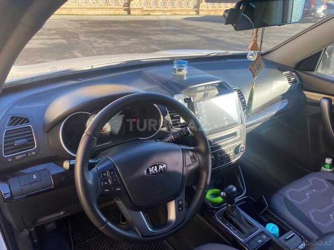 Kia Sorento-13