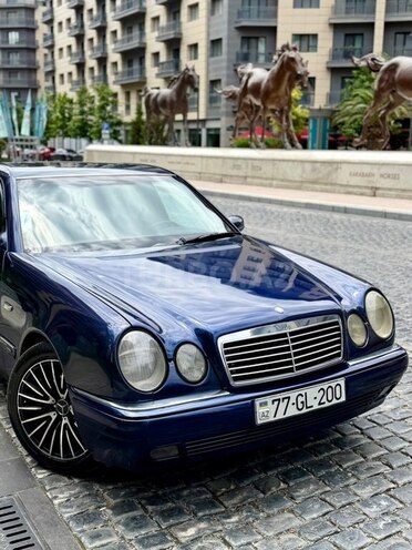 Mercedes E 230-1
