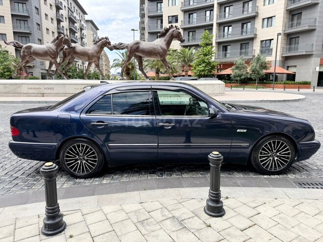 Mercedes E 230-5