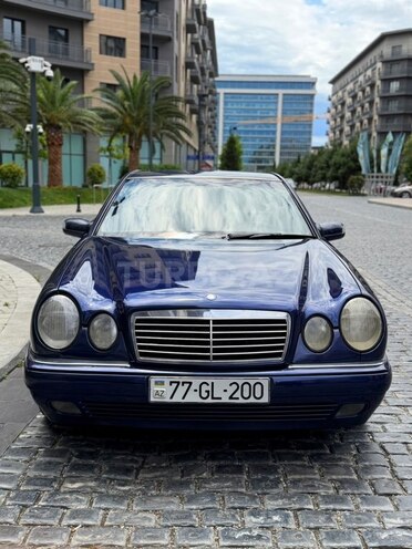 Mercedes E 230-7