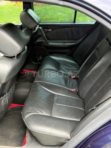 Mercedes E 230-8