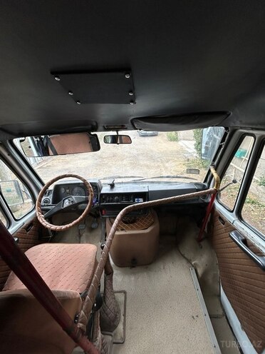 Mercedes 208 D-10