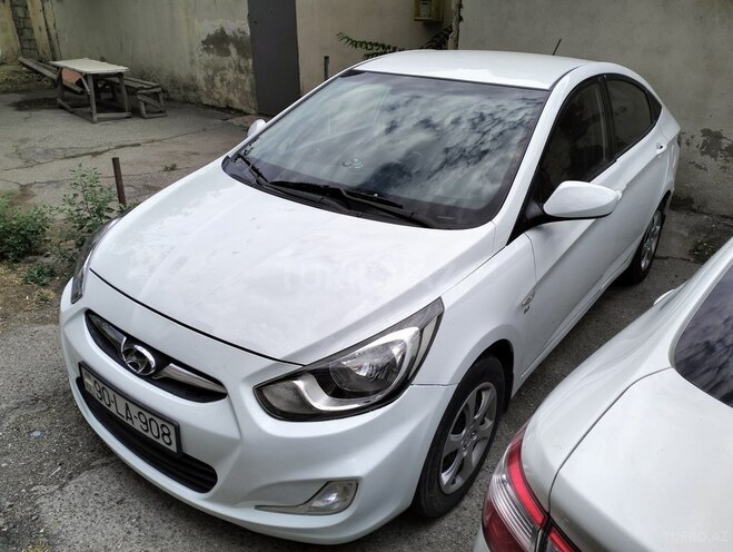 Hyundai Accent-4