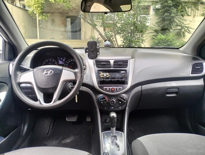 Hyundai Accent-7