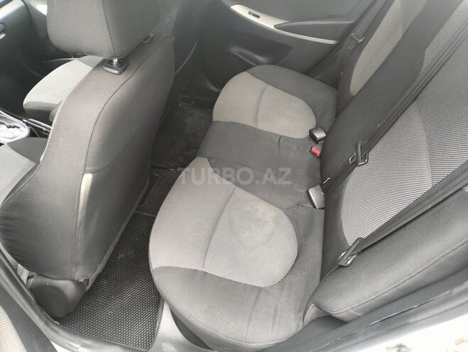 Hyundai Accent-8