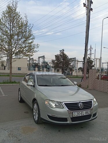 Volkswagen Passat-1
