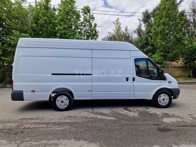 Ford Transit-9