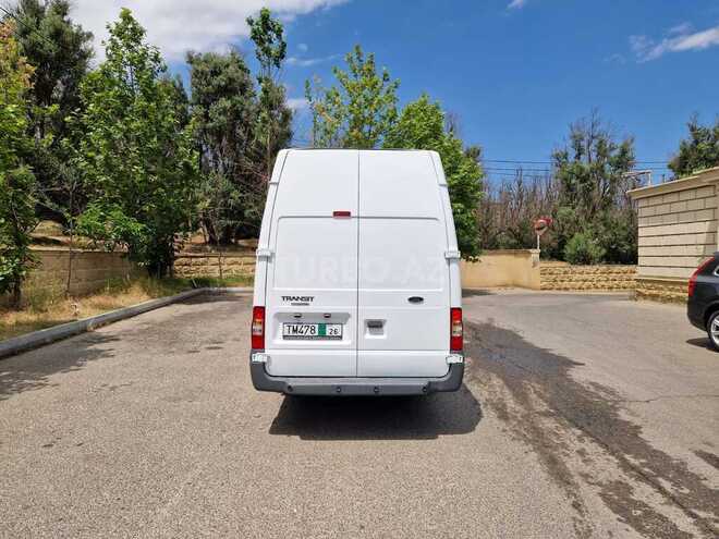Ford Transit-11