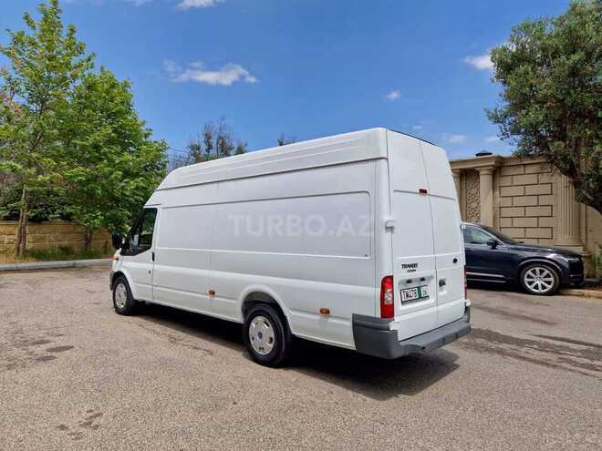 Ford Transit-8