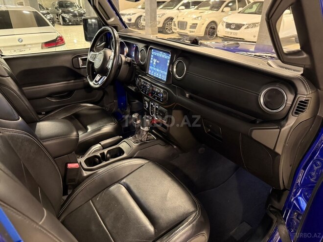 Jeep Wrangler-12